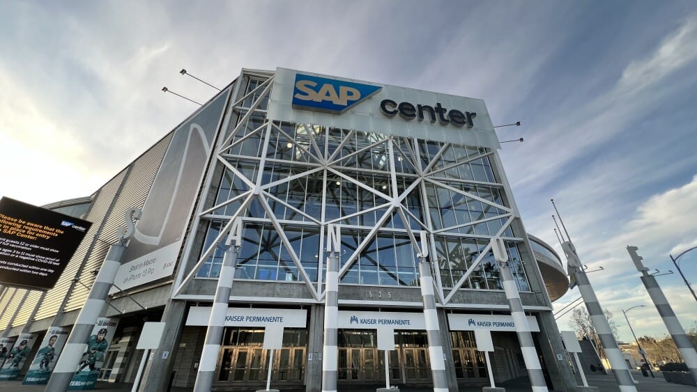 San Jose thông qua thỏa thuận với Sharks giữa những chỉ trích