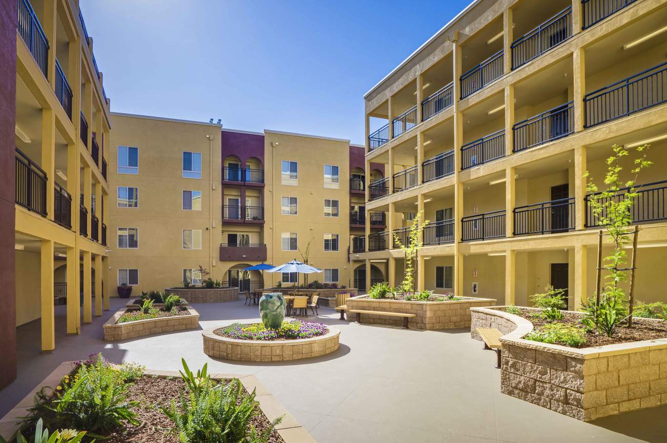 Chung Cư Mayfair Court – Cơ Hội Nhà Ở Giá Rẻ Tại Đông San Jose Đang Nhận Đơn