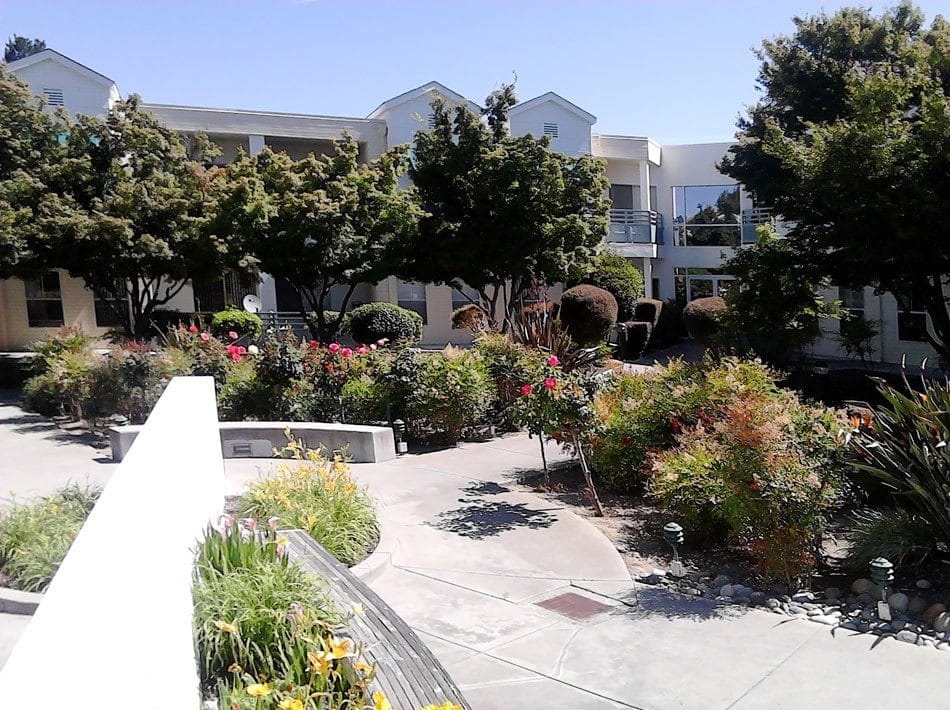 Cơ hội nhà ở giá phải chăng cho người cao niên tại San José: Avenida España Apartments