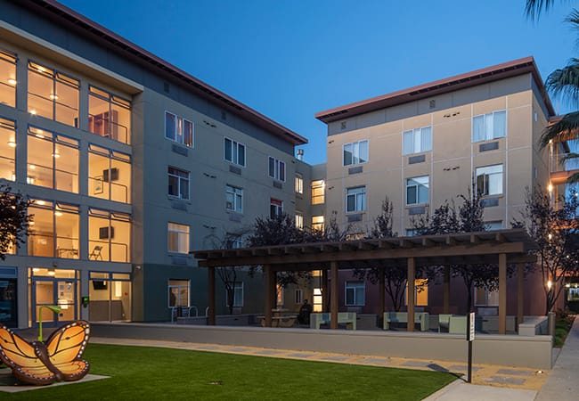 Khu chung cư Markham Plaza tại San José: Nhà ở giá phải chăng cho người thu nhập thấp, hiện mở danh sách chờ