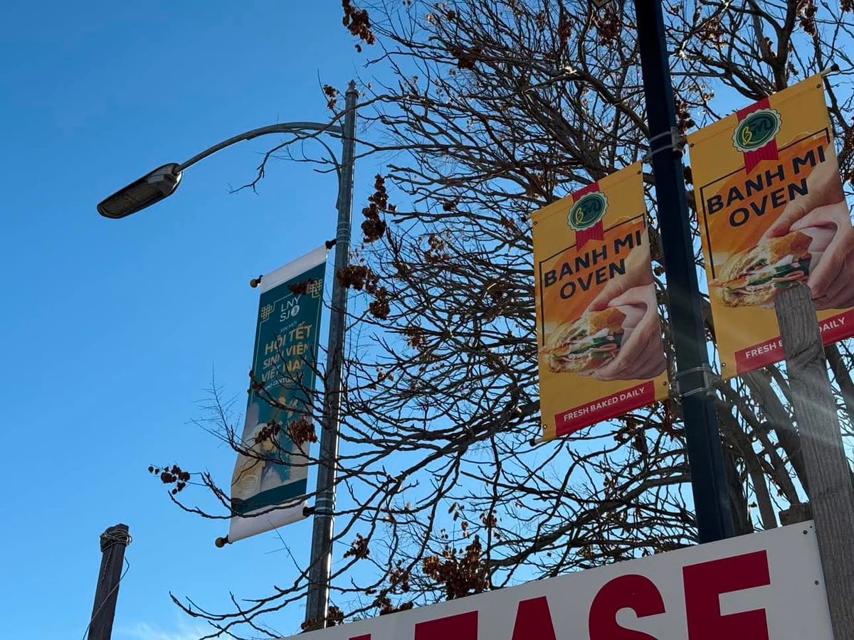 Quy định của Thành phố San Jose về các lá phướn nhận diện cộng đồng (Wayfinding Banners)