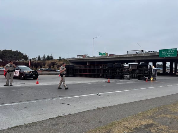 Overturned Big Rig Blocks Southbound US-101 in San José but Lanes Reopen by Midmorning