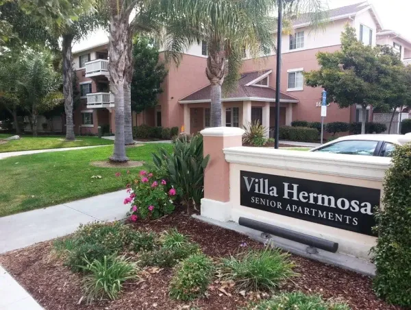 Chung cư cho người cao niên Villa Hermosa đang nhận đơn