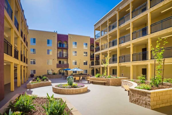 Chung Cư Mayfair Court – Cơ Hội Nhà Ở Giá Rẻ Tại Đông San Jose Đang Nhận Đơn