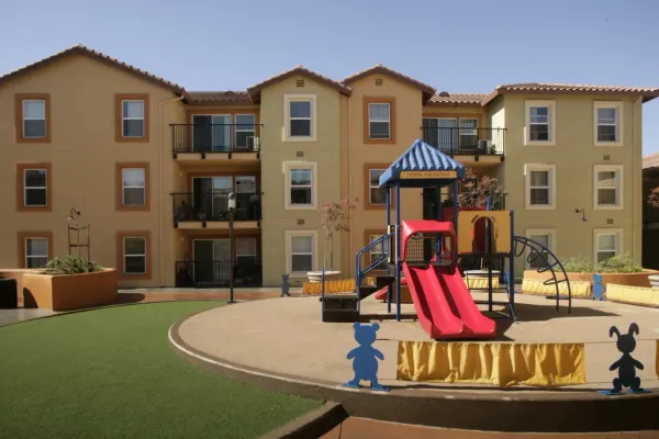 Tierra Encantada Apartments – Mở Danh Sách Chờ Nhà Cho Thuê Giá Phải Chăng Tại San Jose