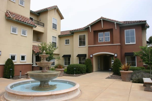 Shiraz Senior Apartments (62 tuổi trở lên) Đang Nhận Đơn