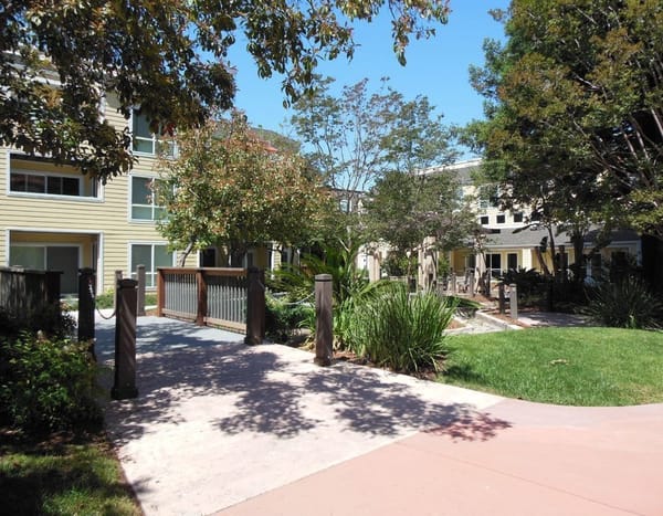 Rincon Gardens: chung cư thu nhập thấp dành cho người cao tuổi tại Campbell