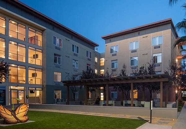 Khu chung cư Markham Plaza tại San José: Nhà ở giá phải chăng cho người thu nhập thấp, hiện mở danh sách chờ