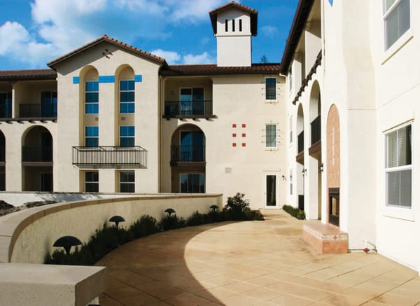 Mở đơn căn hộ dành cho người cao niên tại Hacienda Creek Senior Apartments