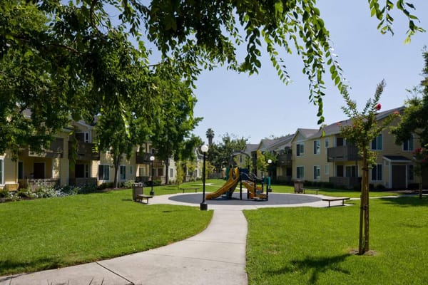 Santa Familia Apartments mở danh sách chờ nhà ở giá phải chăng tại San José